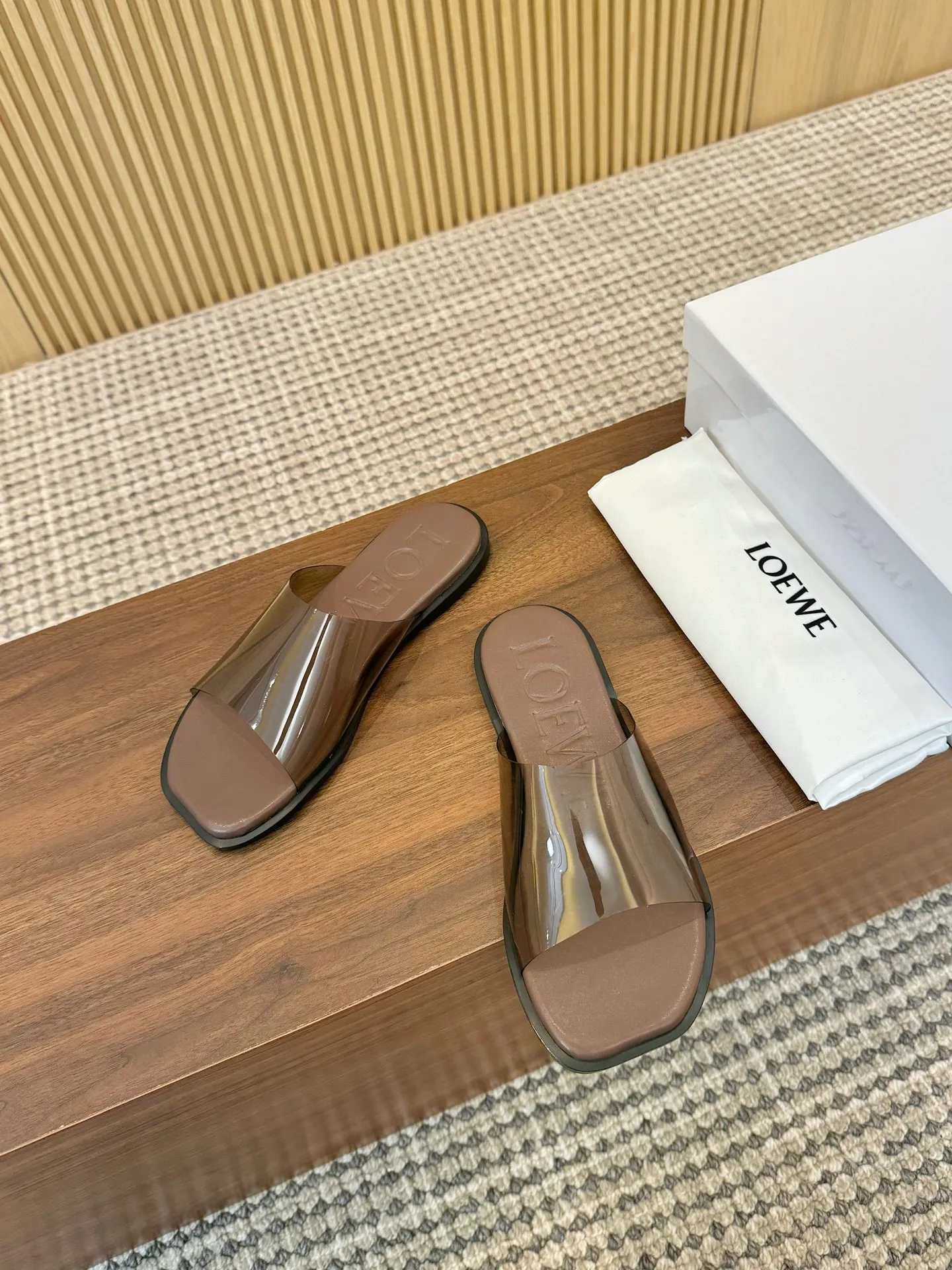 👟👟Ex-factory price 340👟👟 LOEWE 25th season latest style, 4 colors optional, leather sole plus 40